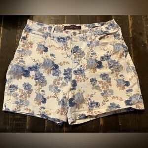 Gloria Vanderbilt White Floral Denim Shorts